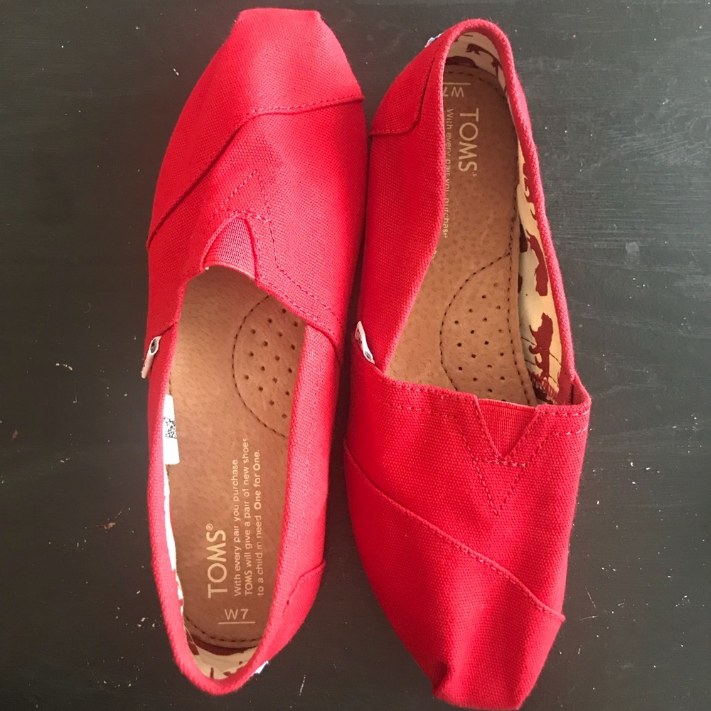NEW Women’s Red Toms